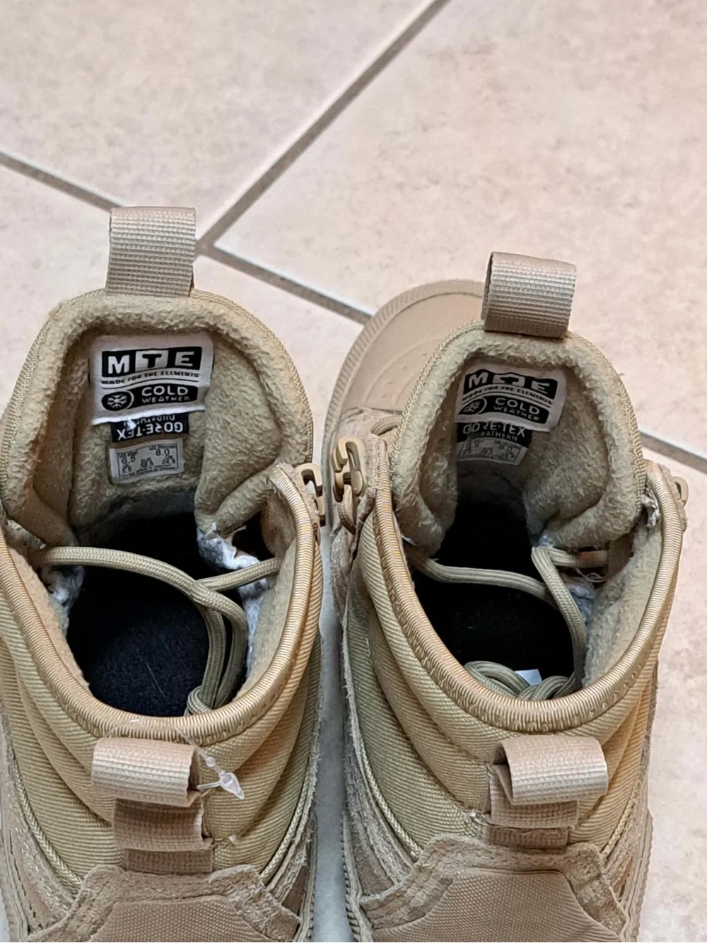Vans MTE Sk8-Hi Gore-Tex Boots - Women's size 8 / Men's size 6.5